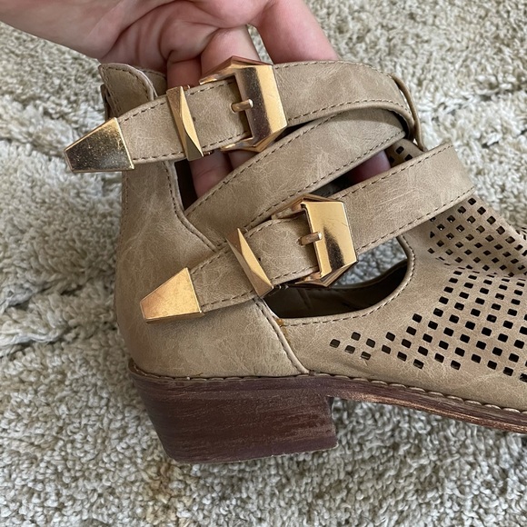 🔴Forever 21 Perforated Cutout Ankle Tan Buckle Booties - Picture 4 of 11